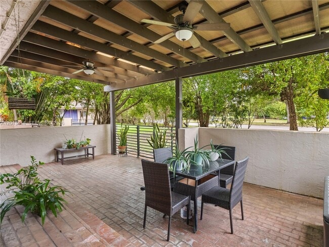 Building Photo - 9133 Fontainebleau Blvd