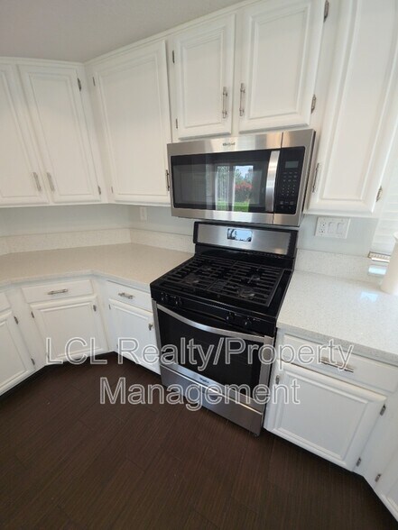 Building Photo - 24099 Golden Pheasant Ln