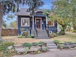 Building Photo - 1740 SE Lambert St