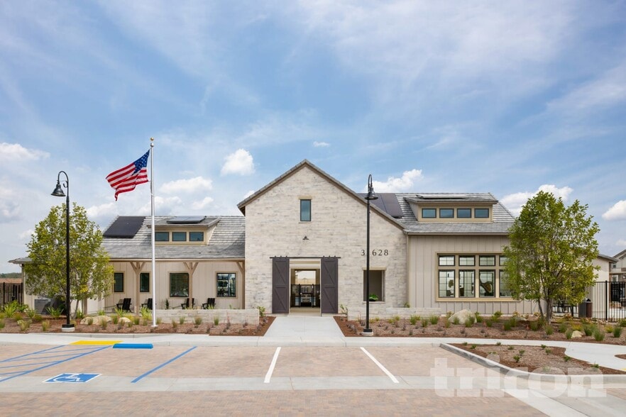 Building Photo - 31670 Luther Dr