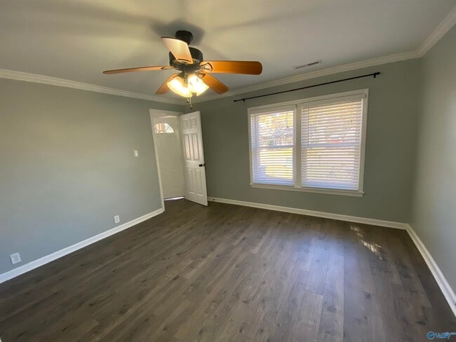 Building Photo - 1112 NE Wellman Ave