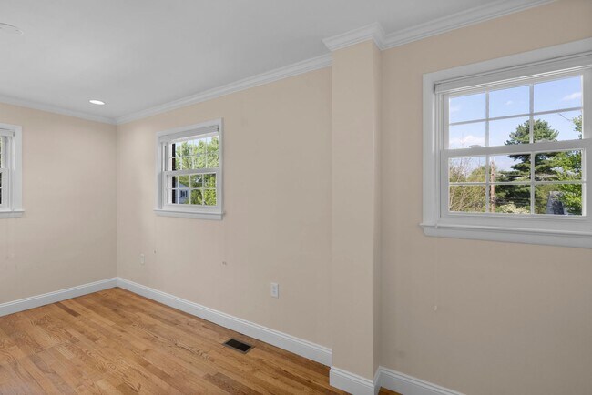 Building Photo - 3 Bed 2.5 Bath - Bethesda Split Level Single Family - Move In Ready