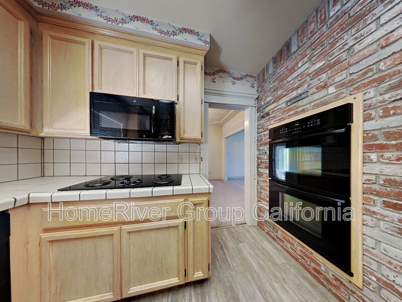 Building Photo - 5137 Sunrise Hills Dr
