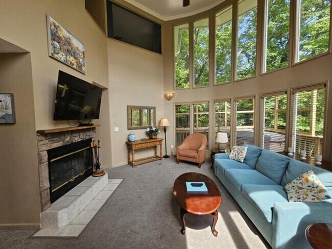 Building Photo - 1208 Edelweiss Dr