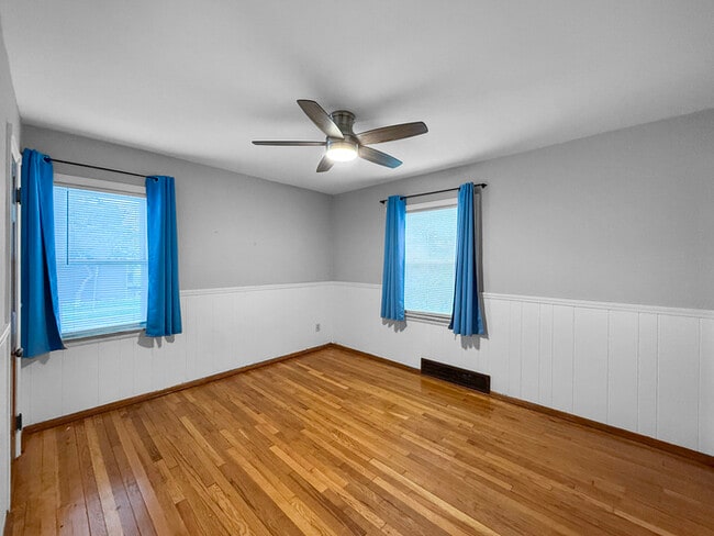 Building Photo - Charming 4 beds 2 baths in South Euclid!