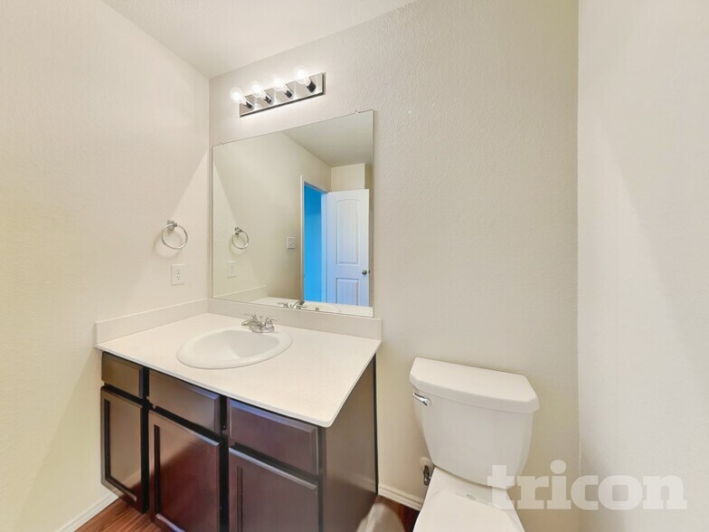 Building Photo - 5632 McClelland St