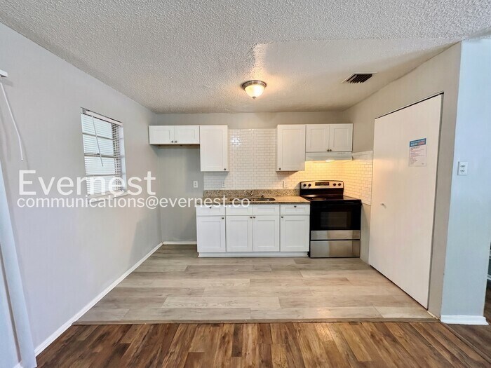 Building Photo - 2151 S Ivey Ln