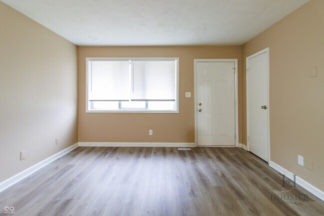 Building Photo - 3914 Richelieu Rd