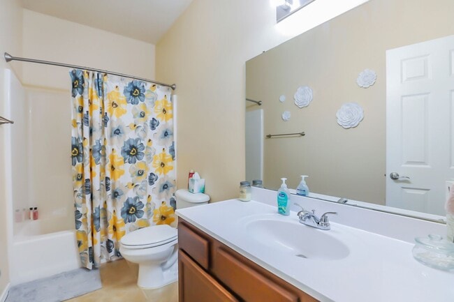 Building Photo - Pet Friendly 4 Bed 2 Bath Home!