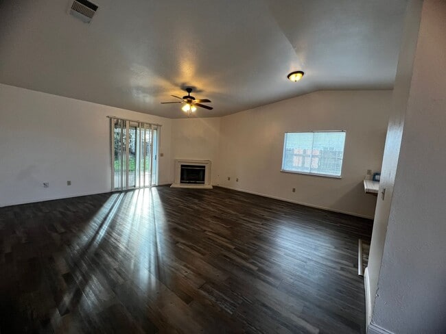 Building Photo - 1720 N Woodland St