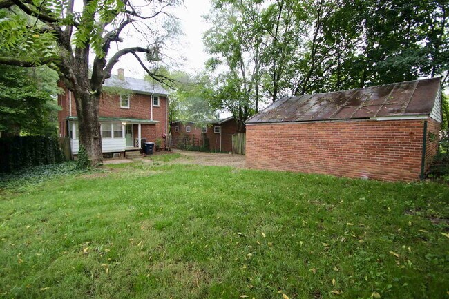 Building Photo - Charming 1950s Home Just Minutes from Downtown Harrisonburg!
