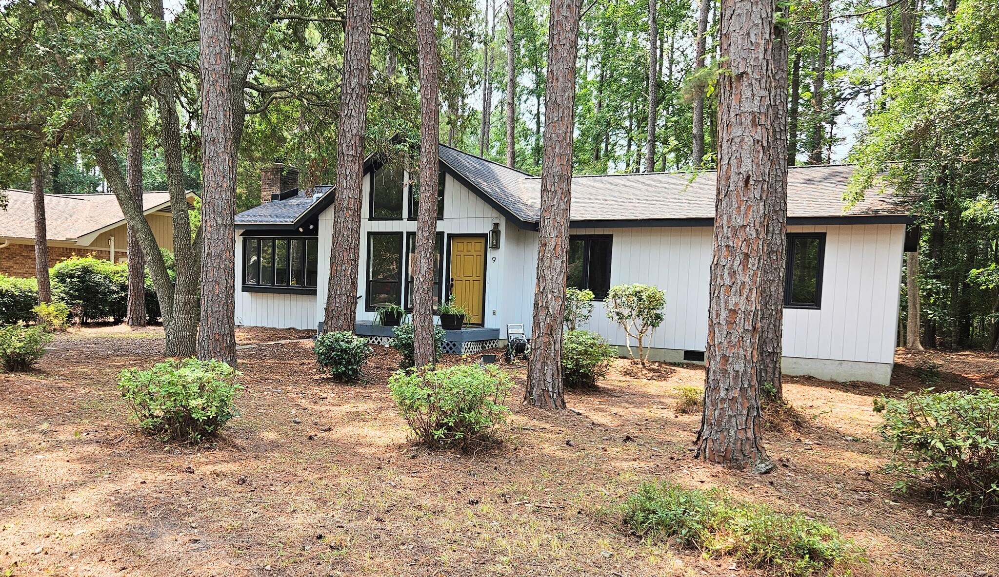 Building Photo - 9 E Pine Ct