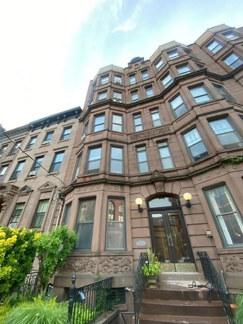 Primary Photo - 518 Hudson St
