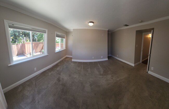 Building Photo - Beautiful, updated home close to Poly and ...