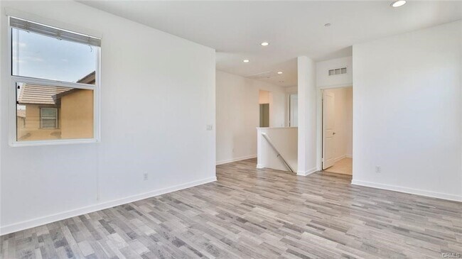 Building Photo - 2832 E Clementine Dr