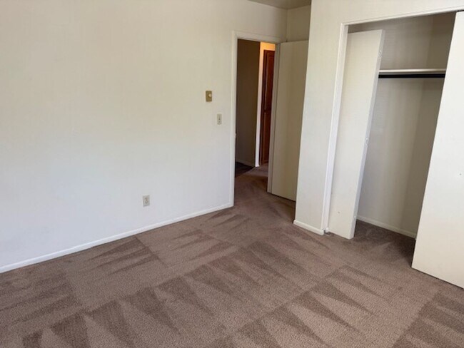 Building Photo - 4800 N Arnold Dr