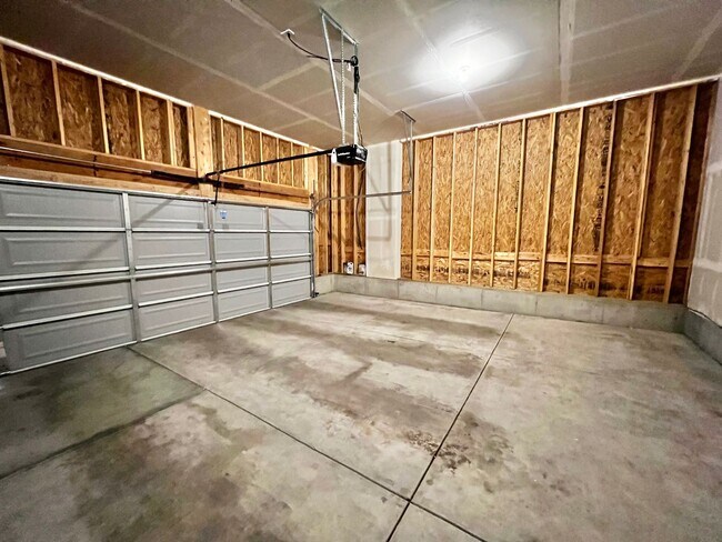 Building Photo - Beautiful 3 Bed 2.5 Bath House in Timnath!