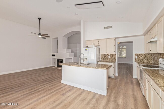 Building Photo - 15213 N 55th Way