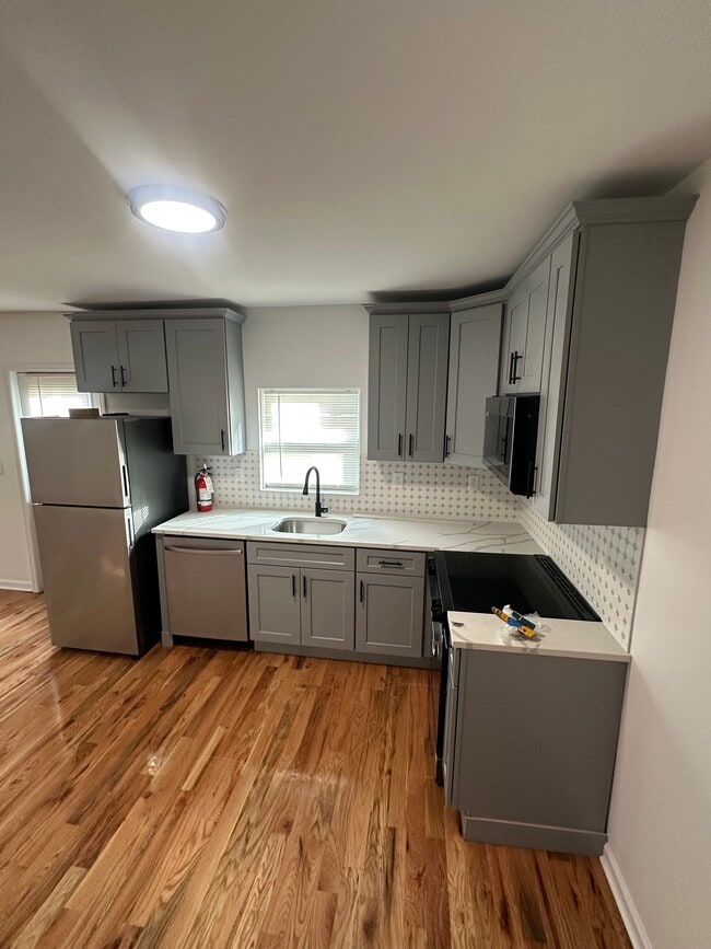 Building Photo - 15 Church St