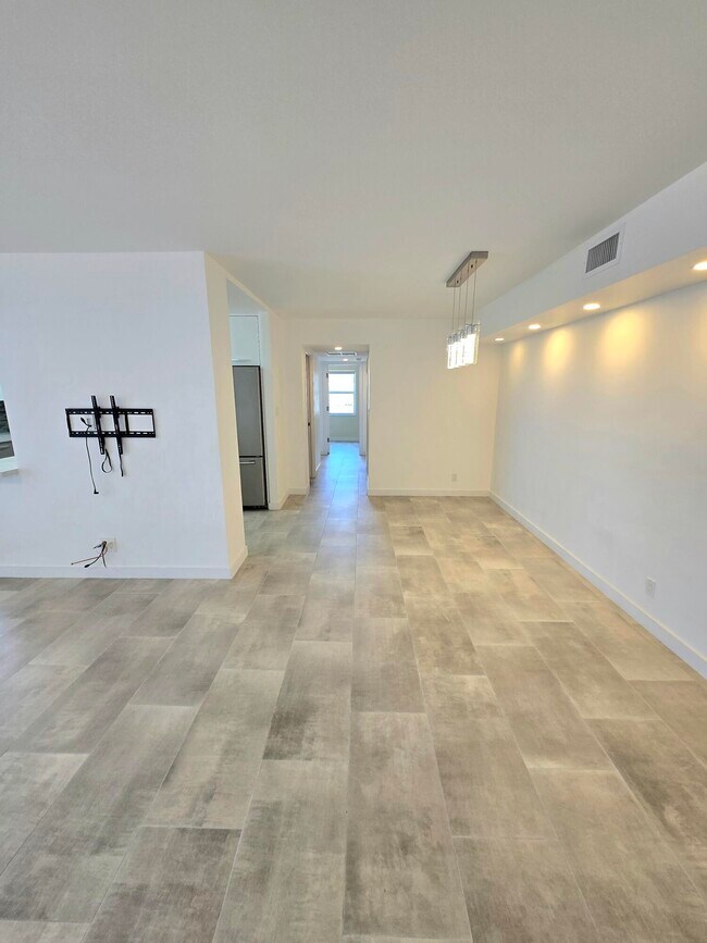 Building Photo - 137 Golden Isles Dr