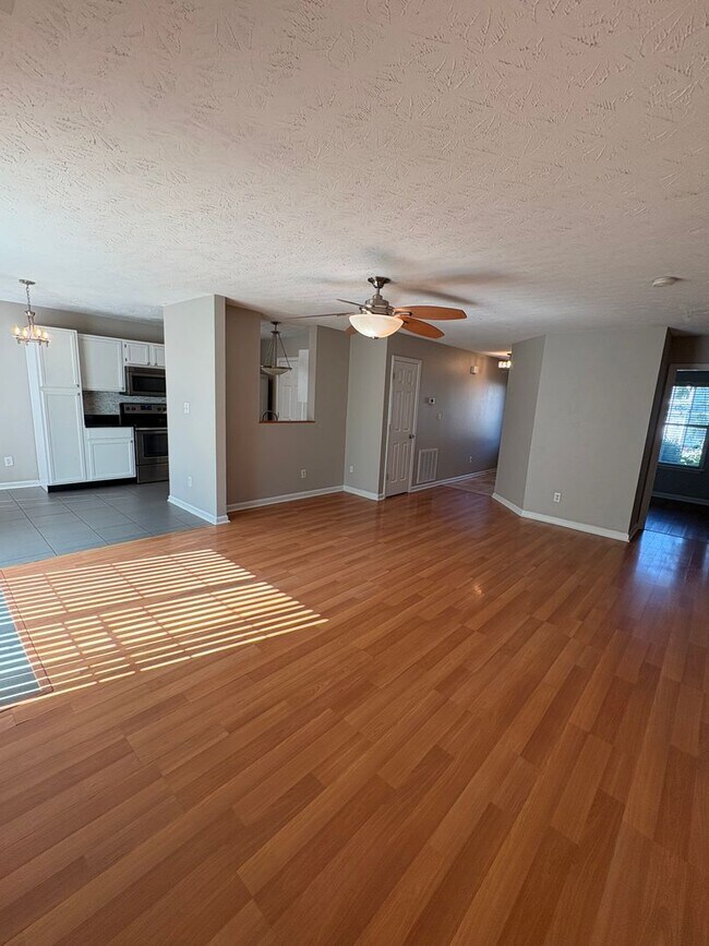 Building Photo - 120 River Run Ct