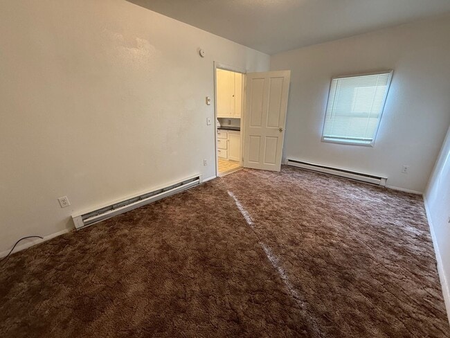 Building Photo - Dog friendly 1 level