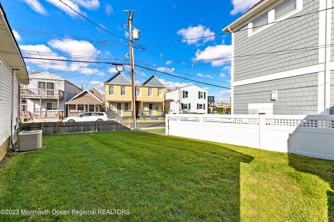 Building Photo - 1211 Ocean Ave N