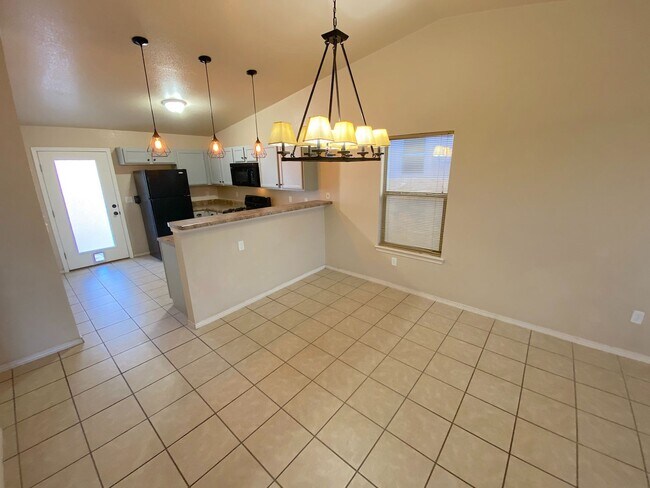 Building Photo - Northeast El Paso 3 Bed Refrig A/C