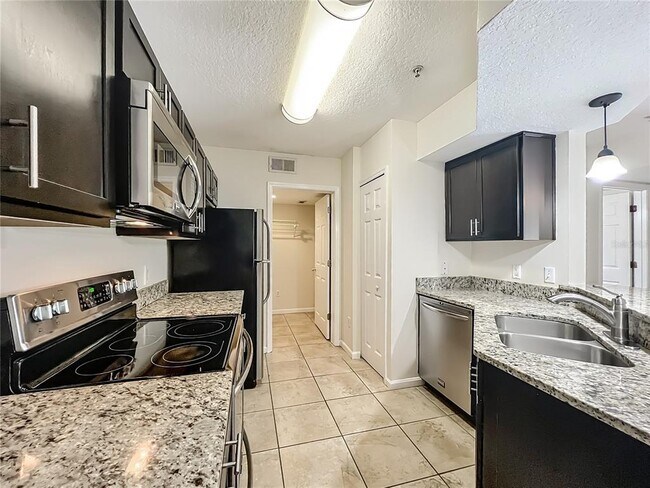 Building Photo - 713 Crest Pines Dr