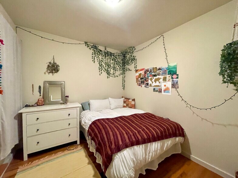 Building Photo - 616 Columbus Ave