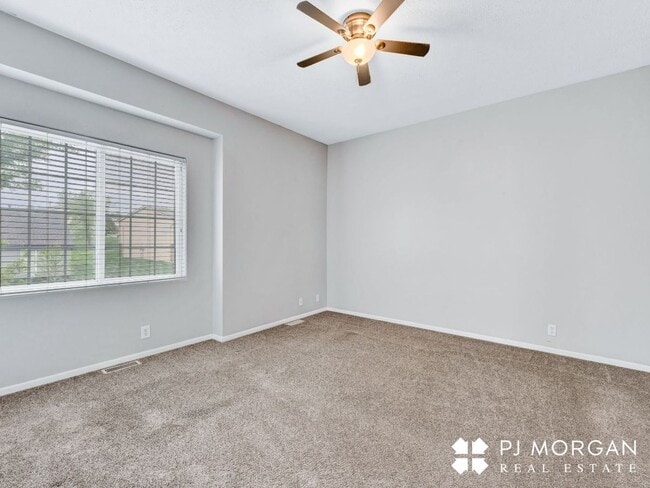 Building Photo - Charming 3 bedroom, 2 bathroom Duplex with 2 Car Garage