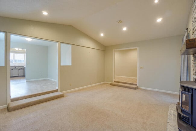 Building Photo - BEAUTIFUL THREE BEDROOM RANCH IN WEST LONGVIEW