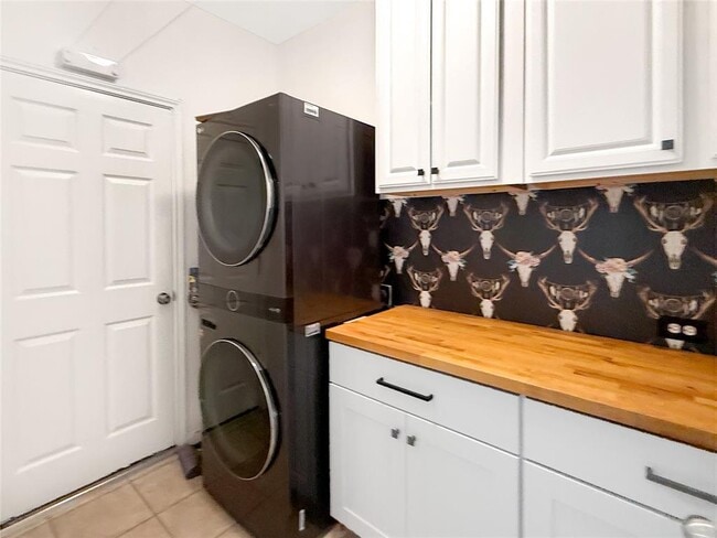 Building Photo - 803 Meadow Bluff Ct