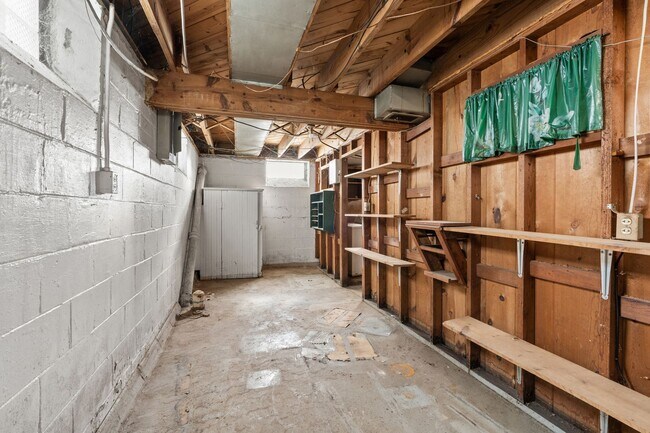 Building Photo - 9022 Northlawn St