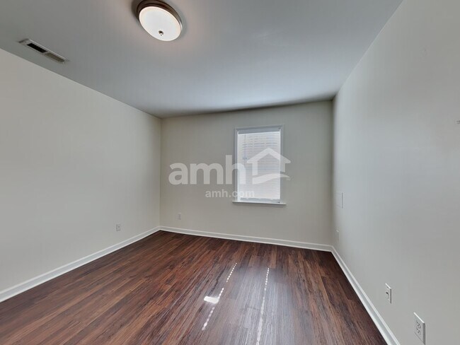 Building Photo - 718 Barrocliff Rd