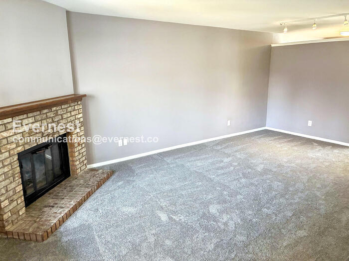 Building Photo - 2828 Silverplume Dr