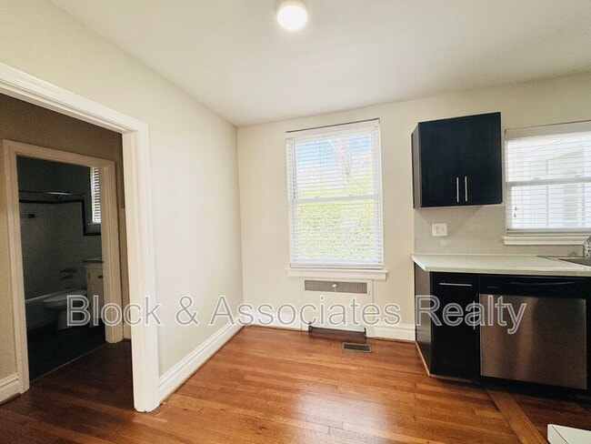 Building Photo - 1108 W Friendly Ave