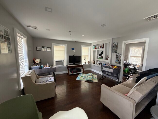 Building Photo - 2964 State St