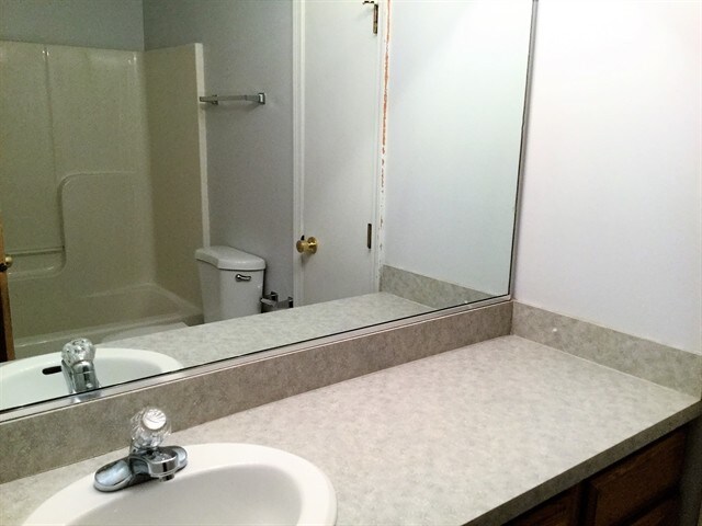 Building Photo - 262 Lakeview Ct