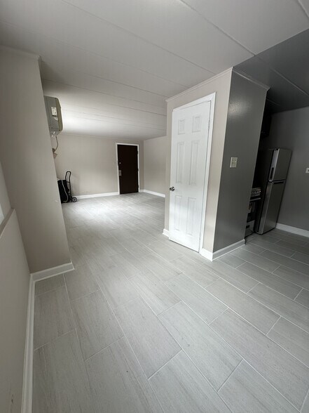 Building Photo - 9620 Ivanhoe Ave