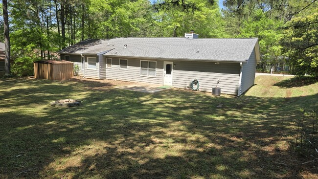 Building Photo - 205 Laurel Way