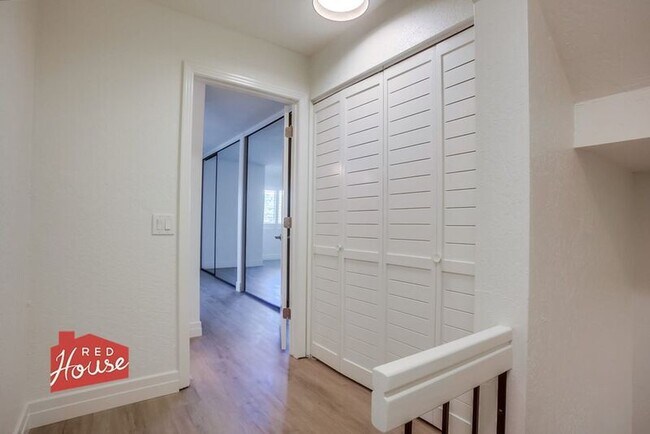 Building Photo - 4009 Canario St