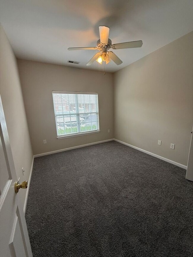 Building Photo - RENT SPECIAL! Freshly Painted! New Carpet!...