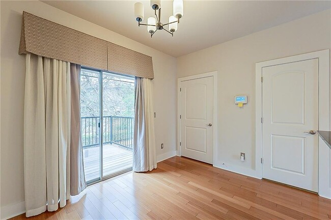 Building Photo - 13420 Lyndhurst St