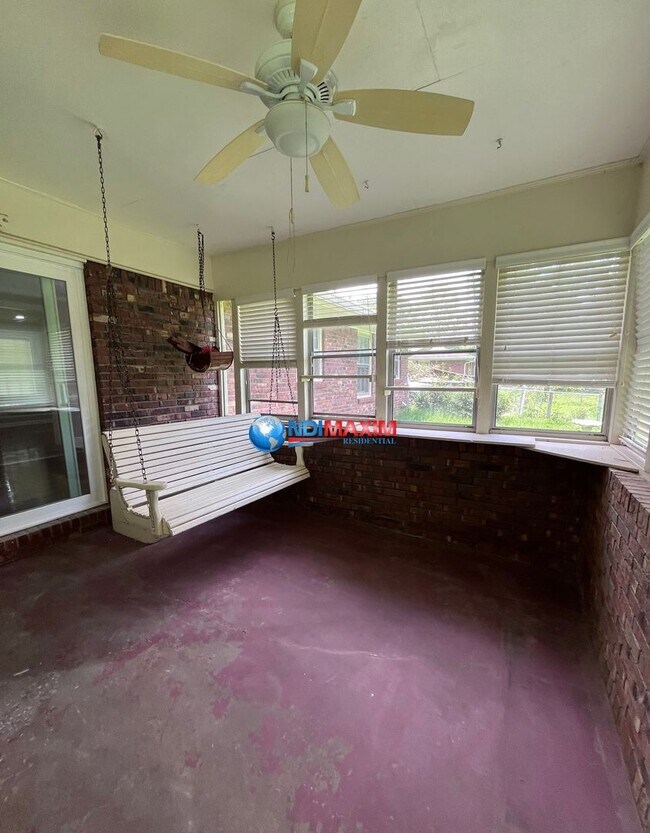 Building Photo - Renovated brick front ranch in Snellville