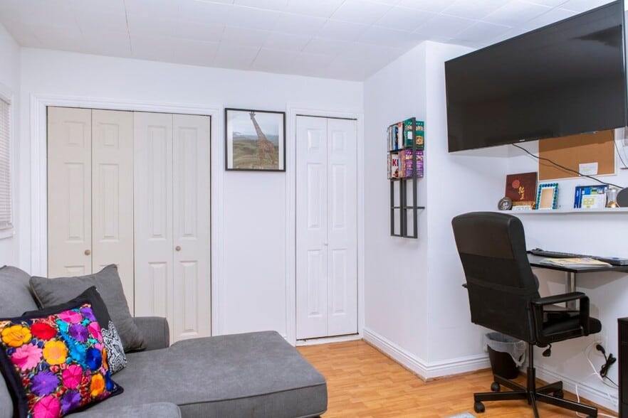 Building Photo - 213 Nunda Ave