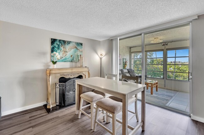 Building Photo - 14623 Bonaire Blvd