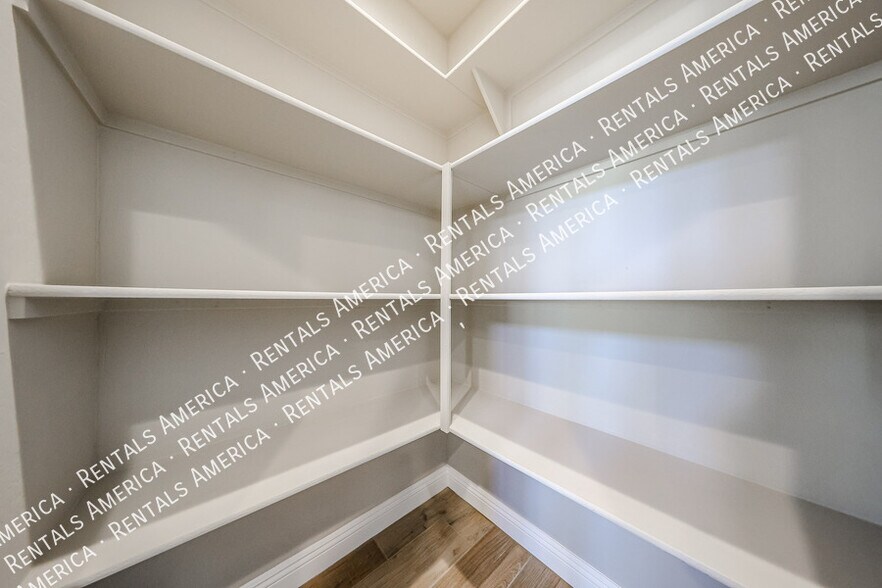 Building Photo - 1400 Flintlock Dr