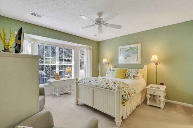 Building Photo - Charming 2-Bedroom, Plus Den Home with 2 Full Bathrooms in Sun City- Must See!