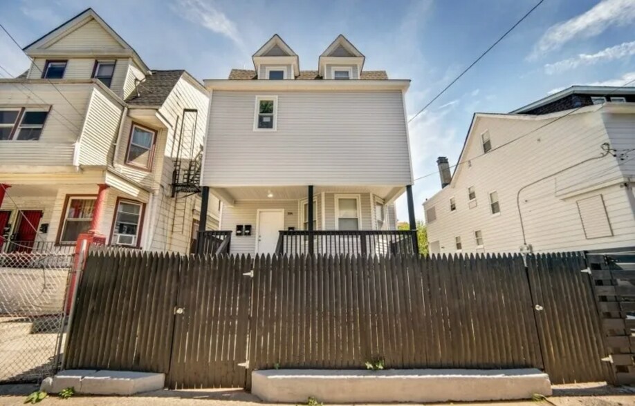 Primary Photo - 106 Vermont Ave